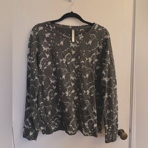 Grey floral fabletics long sleeve top